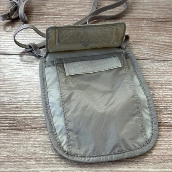 Eagle Creek Crossbody Bag - Picture 2 of 6